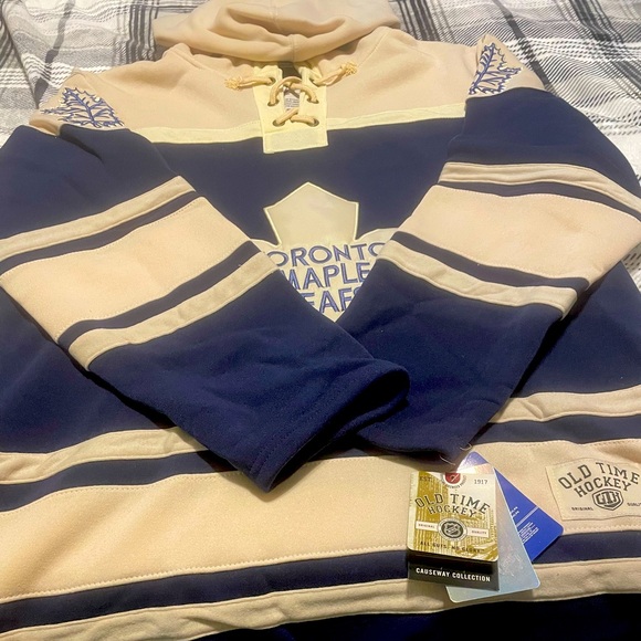 Maple Leaf hooded hockey jersey - Picture 1 of 3